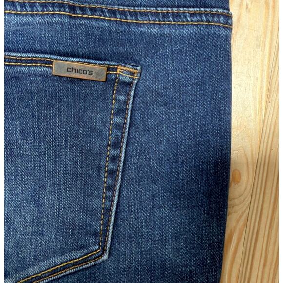 CHICO'S So Slimming Girlfriend Flare Jeans Size 00 Short 29x29.5 - Picture 4 of 6